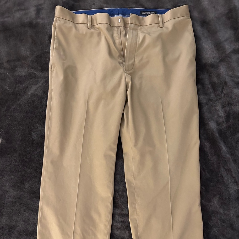 Banana Republic Khaki’s 34/30